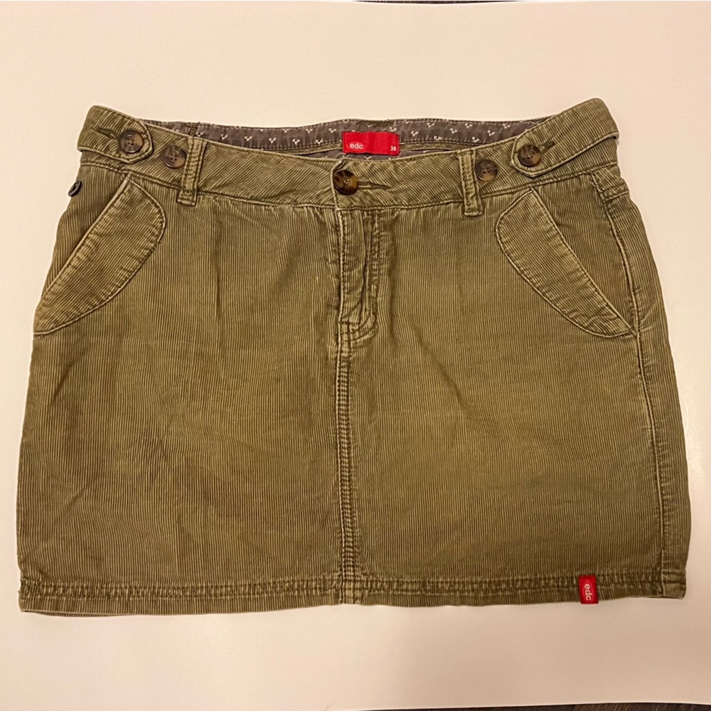 Green corduroy skirt from EDC by Esprit. Size 38 EU| 6 US- excellent condition.